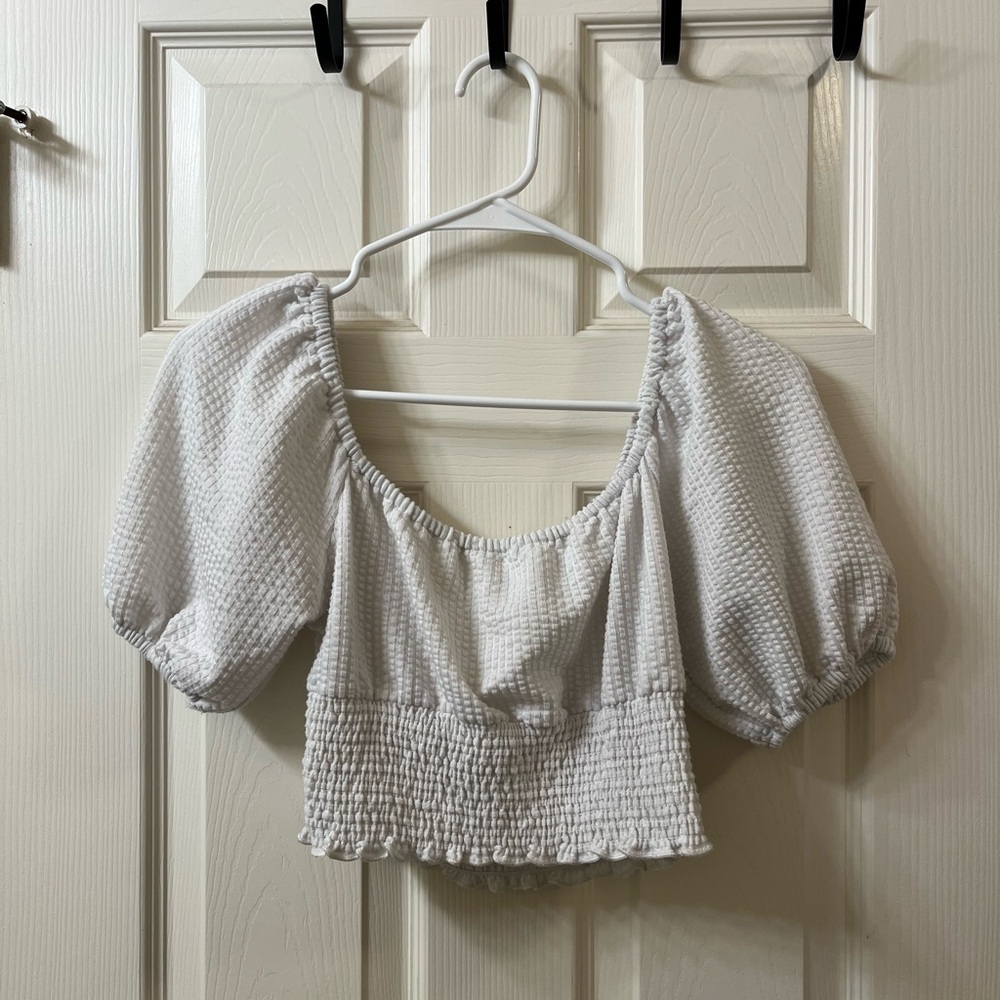 ALTAR’D STATE WHITE CROPPED PUFF SLEEVE TOP